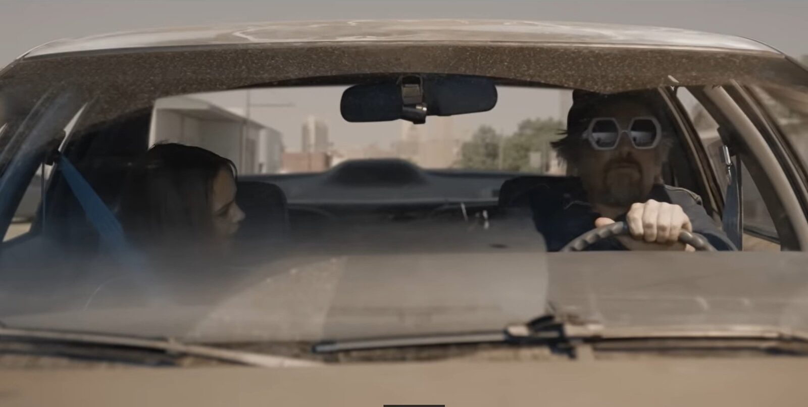 Tommy Lee Jones face parte din distribuția sezonului 2 al serialului „The Lowdown”