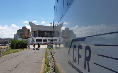 Traficul feroviar din vestul țării, pe ruta Holdea – Margina, a fost temporar suspendat marți seara, după ce o locomotivă de tren a deraiat în apropierea stației Holdea