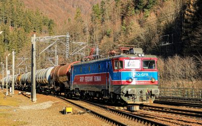 Sectorul feroviar de marfă, în colaps sub auspicii evidente de politică dezechilibrată Transportul feroviar de marfă din România se confruntă cu un declin aproape ireversibil, în condițiile în care deciziile guvernamentale continuă să favorizeze transportul rutier și ignoră impactul devastator asupra unei infrastructuri strategice