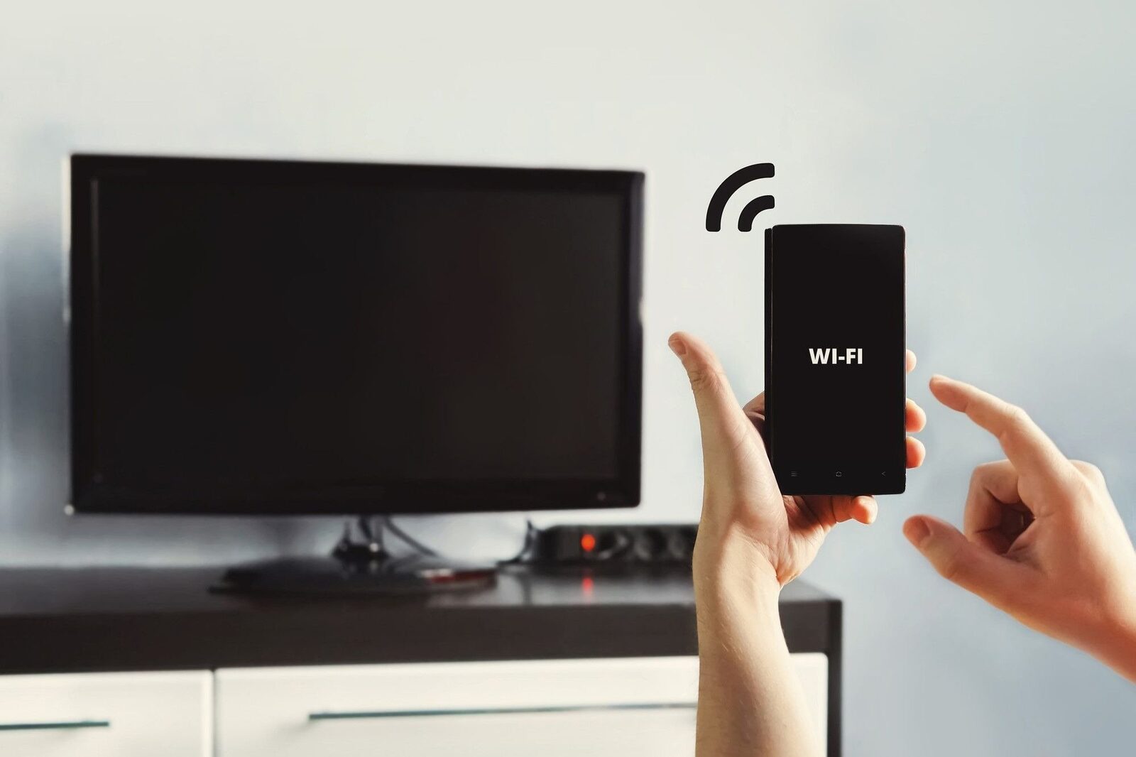 Conectarea televizorului la internet prin Wi-Fi pare, pentru mulți utilizatori, o operațiune simplă, dar, în realitate, poate ridica uneori câteva provocări neașteptate