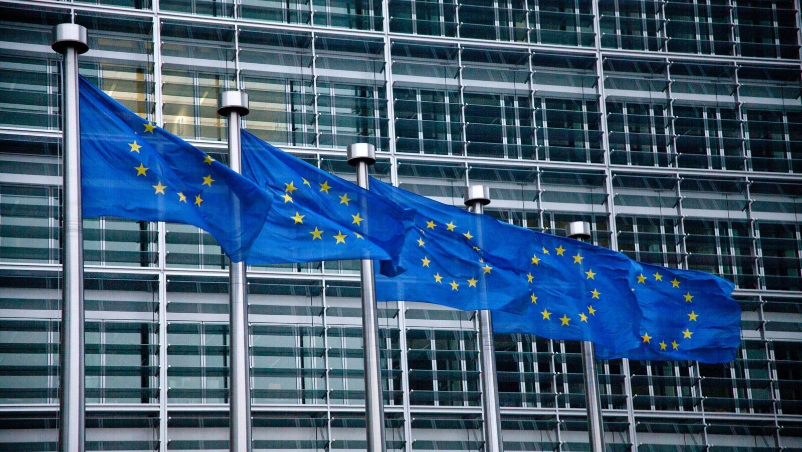 Comisia Europeană Își Dă Mână Cu Pensii Paneuropene: Planuri Pentru A Crește Atracția Produsului PEPP Uniunea Europeană face pași importanți pentru a dinamiza piața pensiilor paneuropene, cu scopul de a atrage un număr mai mare de cetățeni în sistem și de a stimula economiile statelor membre