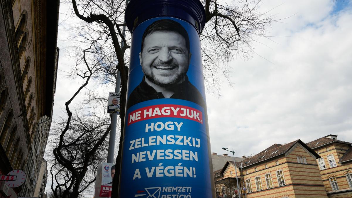 Viktor Orban, liderul de extremă dreaptă al Ungariei, a transformat recent sprijinul pentru Ucraina într-un punct central al campaniei electorale din țara sa, blocând de mai bine de o lună promovarea unui împrumut vital de 90 de miliarde de euro destinat țării răvășite de război