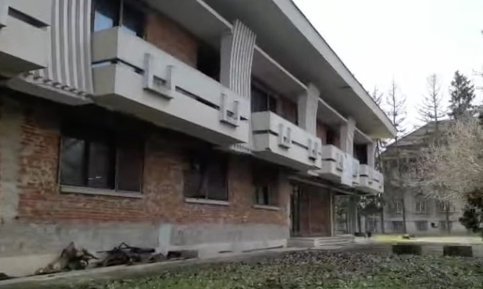 Consilierii județeni din Timiș se pregătesc să respingă miercuri o plângere prealabilă formulată de firma Inter Center Service SA, în cadrul unui proces care vizează fostul palat de protocol al lui Nicolae Ceaușescu, situat în apropierea Catedralei Mitropolitane din Timișoara