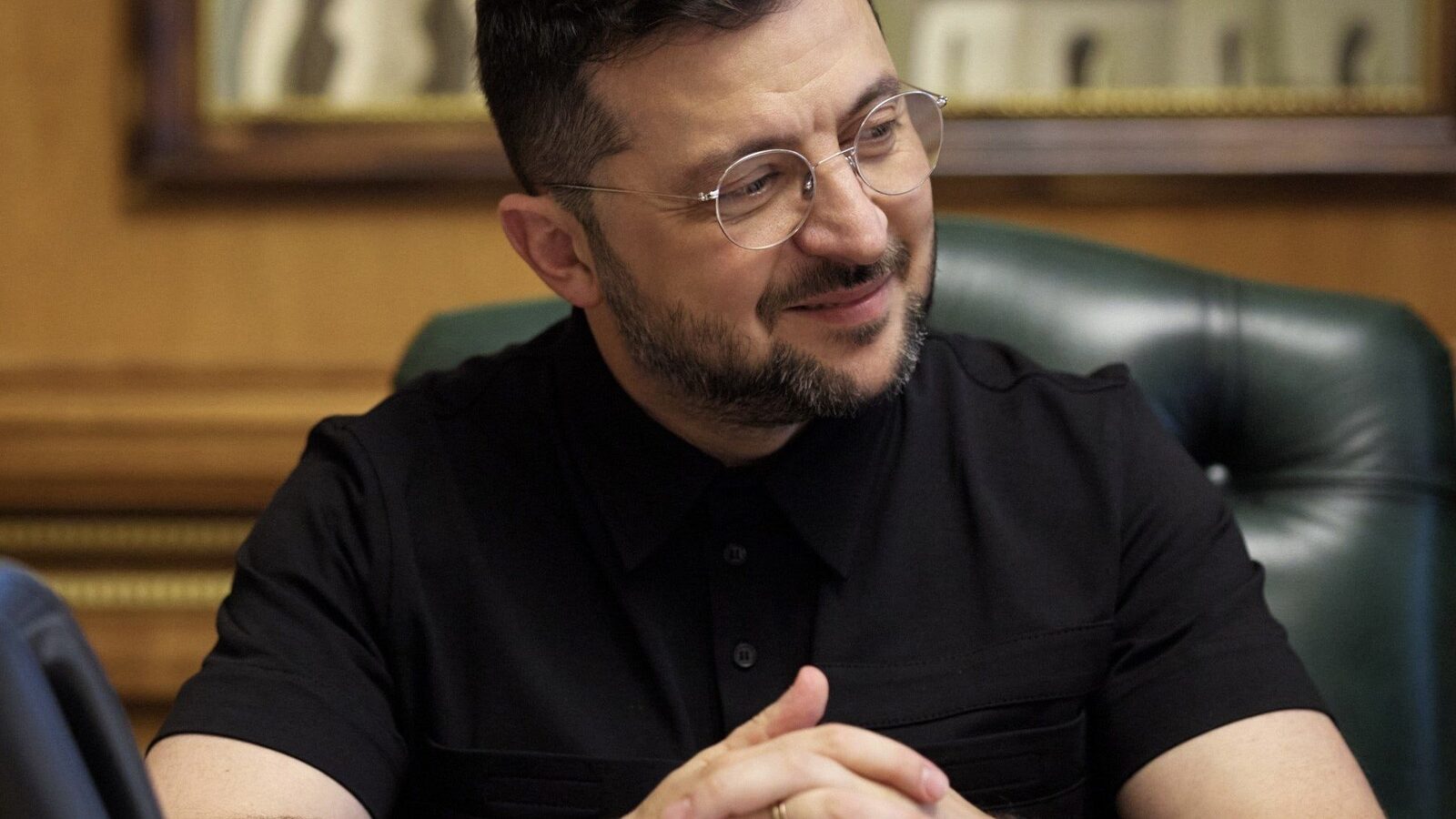 Președintele Ucrainei, Volodimir Zelenski, și ministrul român al Apărării, Radu Miruță, s-au întâlnit joi la Baza de la Borcea într-un demers menit să întărească colaborarea militară dintre cele două state în contextul tensiunilor din regiunea est-europeană