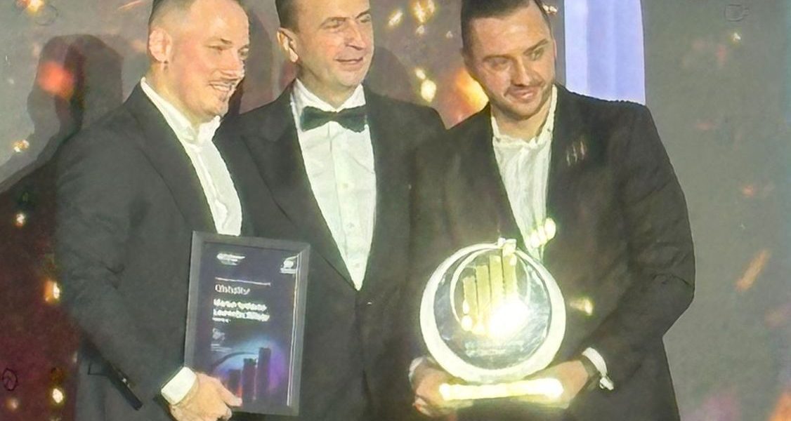 De la un proiect ambițios la cel mai valoros startup românesc în tehnologie: povestea lui Laurențiu Bălaşa și Marius Iordache România se află în centrul atenției globale a tehnologiei, odată cu ascensiunea unui startup local care a reușit să cucerească piața internațională și să atragă recunoaștere de prestigiu