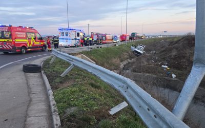 Accident grav la Satu Mare: două persoane rămânîncarcerate după răsturnarea unui autoturism în zona Sătmărel Un incident rutier soldat cu acțiuni de salvare intensive a avut loc astăzi în municipiul Satu Mare, în apropiere de Centura Ocolitoare, în cartierul Sătmărel