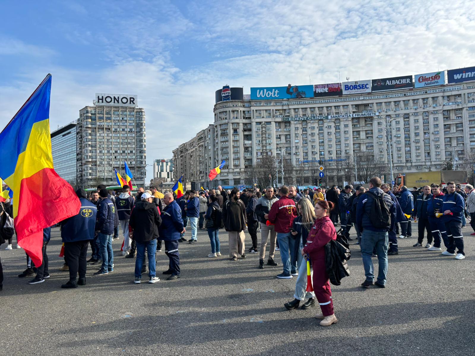 Minerii din Gorj protestează din nou în fața Ministerului Energiei, manifestându-și nemulțumirea față de planurile de închidere a activităților miniere și perspectiva pierderii locurilor de muncă