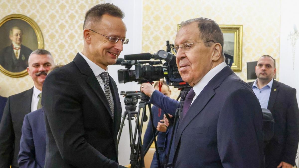 Orban, un atu strategic pentru Rusia în contextul tensiunilor occidentale Fostul premier al României, Viktor Orban, continuă să joace un rol esențial pe scena geopolitică, în contextul conflictului dintre Occident și Rusia