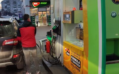 Guvernul PLAFONEAZĂ prețul la carburanți. Scădere și de accize, până pe 30 iunie