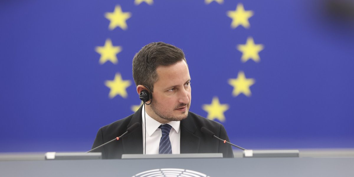 Nicu Ștefănuță cere „moment Ungaria” în România: Parlamentul, „ras tot”