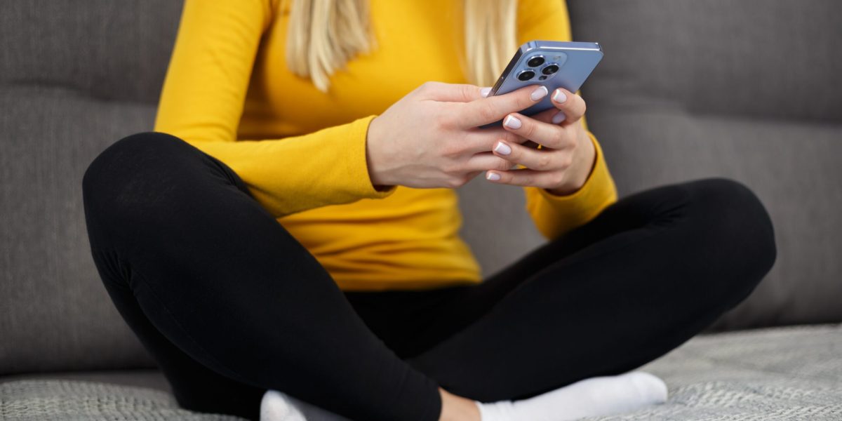 Specialiștii Demontează Iluzia Relaxării pe Telefon: E doar Plictiseală