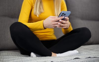 Specialiștii Demontează Iluzia Relaxării pe Telefon: E doar Plictiseală