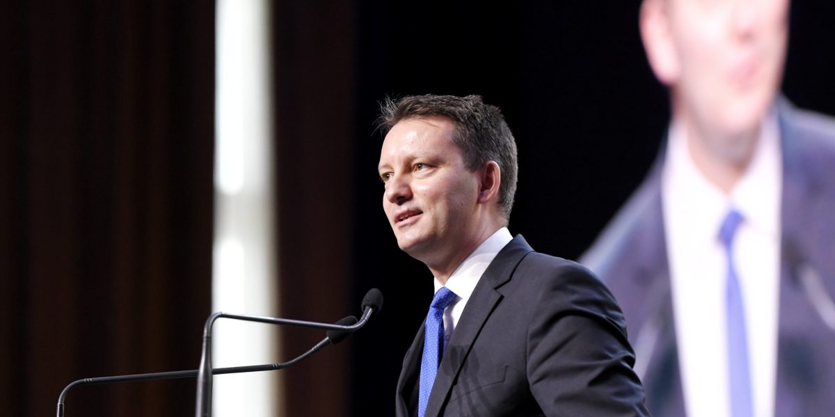 Crizele politice, ”jucărie” pentru unii: România nu are timp de asta