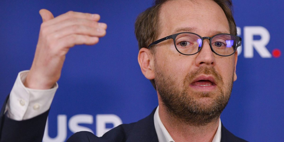 Alegeri anticipate, guvern minoritar sau un nou pariu politic în România?