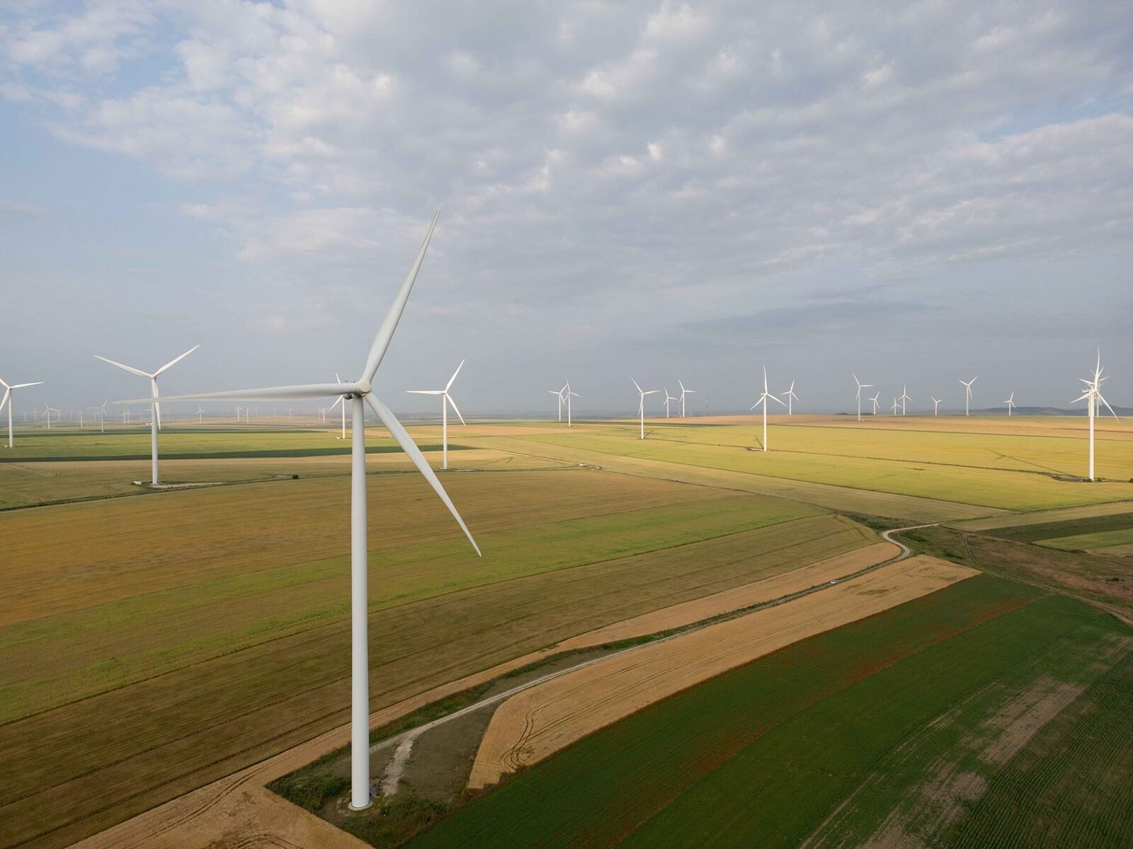 PPC Renewables România investește masiv în stocarea de energie regenerabilă București – PPC Renewables România, cel mai mare investitor privat în energie regenerabilă din țara noastră, continuă să-și extindă portofoliul de capacități hibride