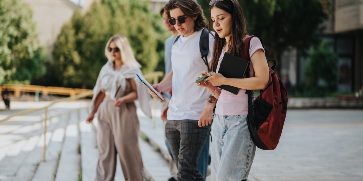 România, magnet pentru tineri: De ce o aleg generația Z?