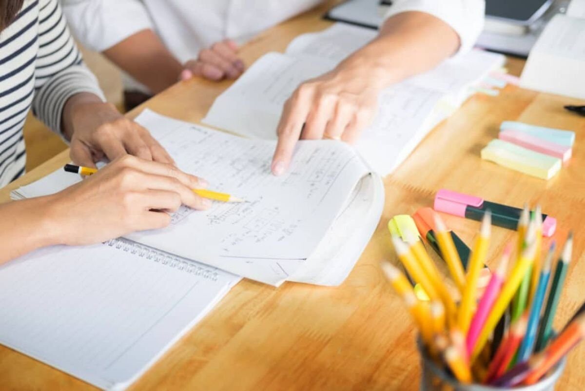 Meditațiile devin din ce în ce mai costisitoare pentru părinții din România, dacă ne raportăm la salariile medii și la necesitatea pregătirii elevilor pentru examene importante precum Evaluarea Națională sau Bacalaureatul