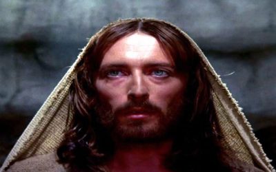 ROBERT POWELL: „IISUS DIN NAZARET” ȘI UMBRA UNUI ROL DEFINITORIU Actorul BRITANIC Robert Powell a rămas pentru totdeauna în memoria cinefililor drept Iisus din Nazaret, rolul care i-a definit cariera