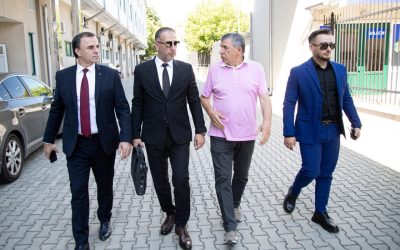 Implicarea familiei Bicuți în afacerea „Pozele ELENEI Lasconi”, care a zguduit campania prezidențială de anul trecut, ridică semne de întrebare cu privire la afacerile pe care aceștia le derulează, mai ales cele legate de fonduri publice