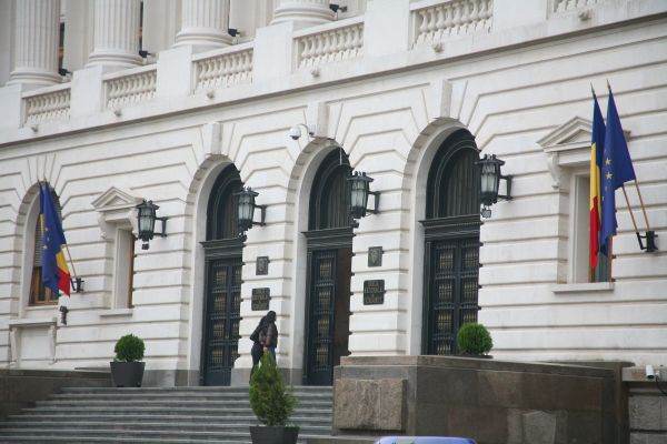 Banca Națională a României a afișat vineri un nivel stagnat al dobânzii la depozitele overnight plasate, cunoscute sub denumirea de ROBOR, nivelul mediu rămânând la 5,73%