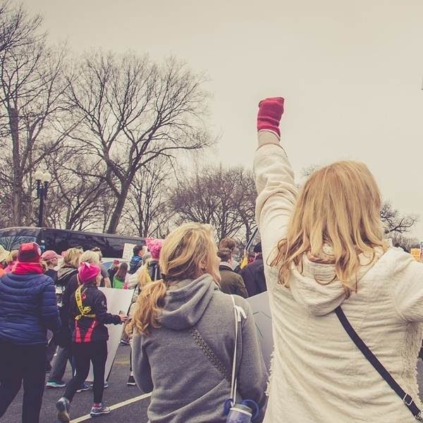 Peste o mie de persoane au manifestat sâmbătă seara la Tel Aviv împotriva războiului purtat de Israel împotriva Iranului şi Hezbollah în Liban, fiind dispersate ulterior de forţele de poliţie, conform agenţiei AFP