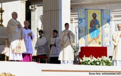 Mii de credincioși s-au întrunit duminică în Piața Sfântul Petru din Vatican pentru a asculta prima eseu de Paște a noului papă, PAPELE LEON XIV