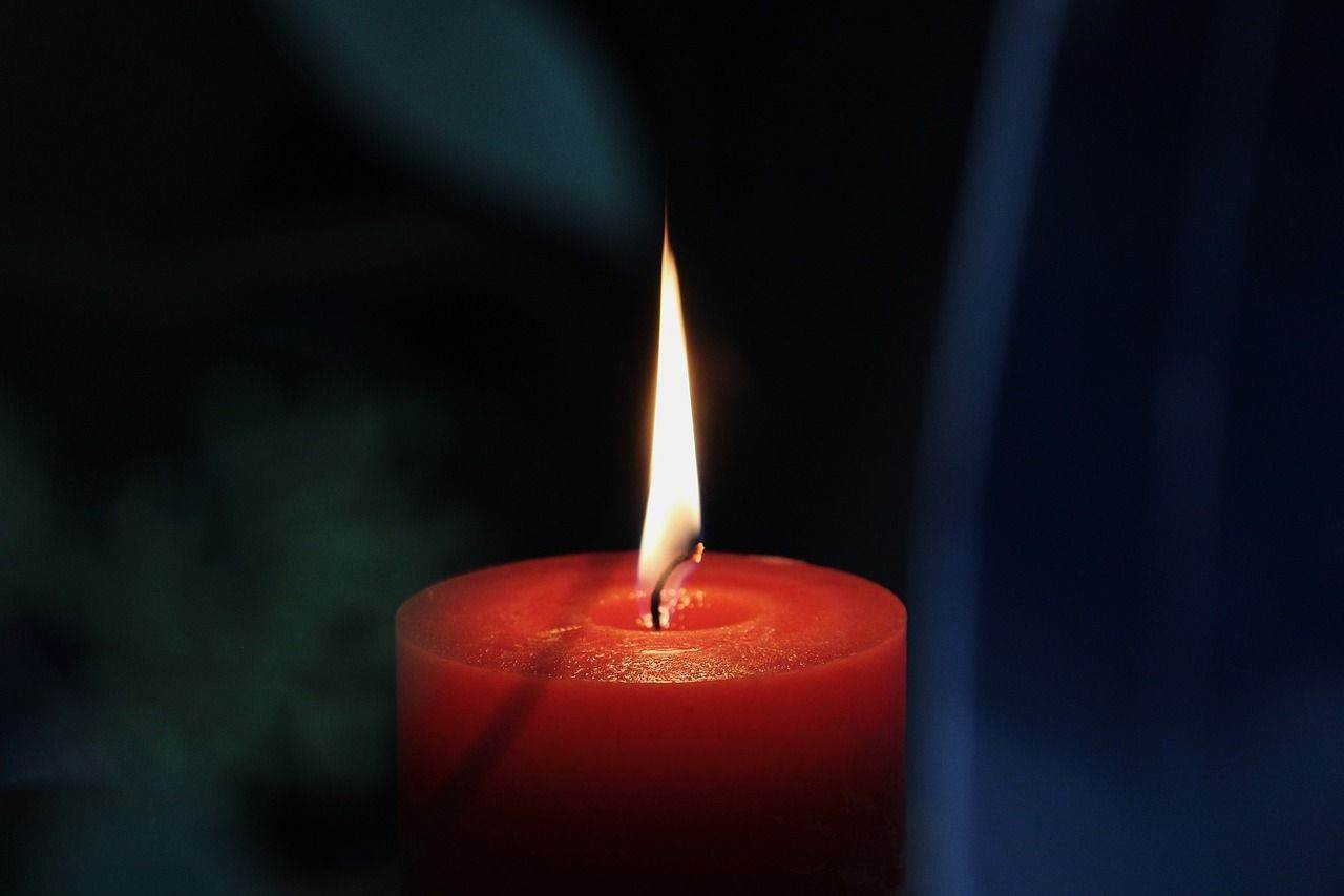 Sfânta Lumină vine azi de la Ierusalim: Unde va ajunge în România