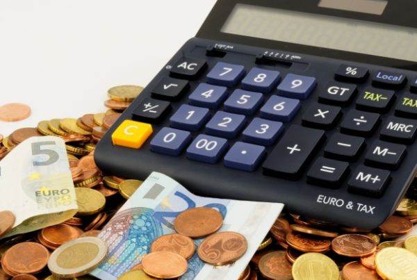 Euro, la cel mai înalt nivel: 5,0987 lei pe piața valutară din România