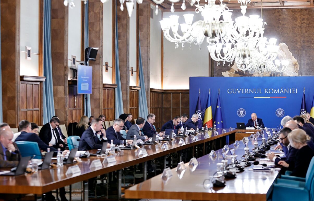 Guvernul omagiază memoria lui Mircea Lucescu în cadrul ședinței de coaliție București – Ședința de Guvern de joi dimineață a fost deschisă cu un moment de reculegere în memoria legendarului antrenor Mircea Lucescu