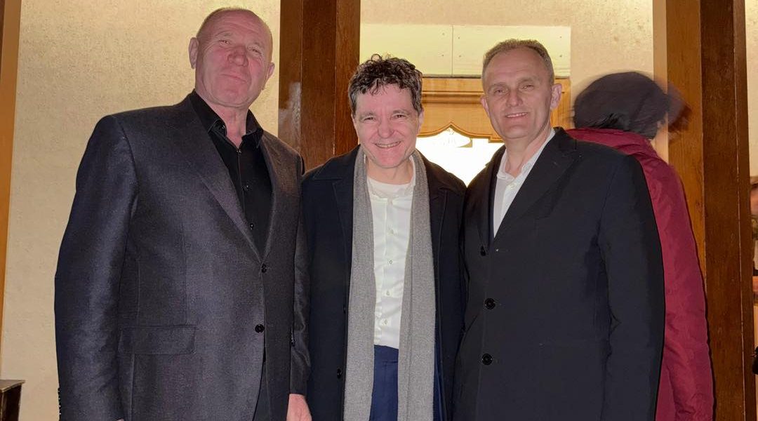 Nicuşor Dan, la mănăstire cu PSD-iştii din Prahova: Poze controversate