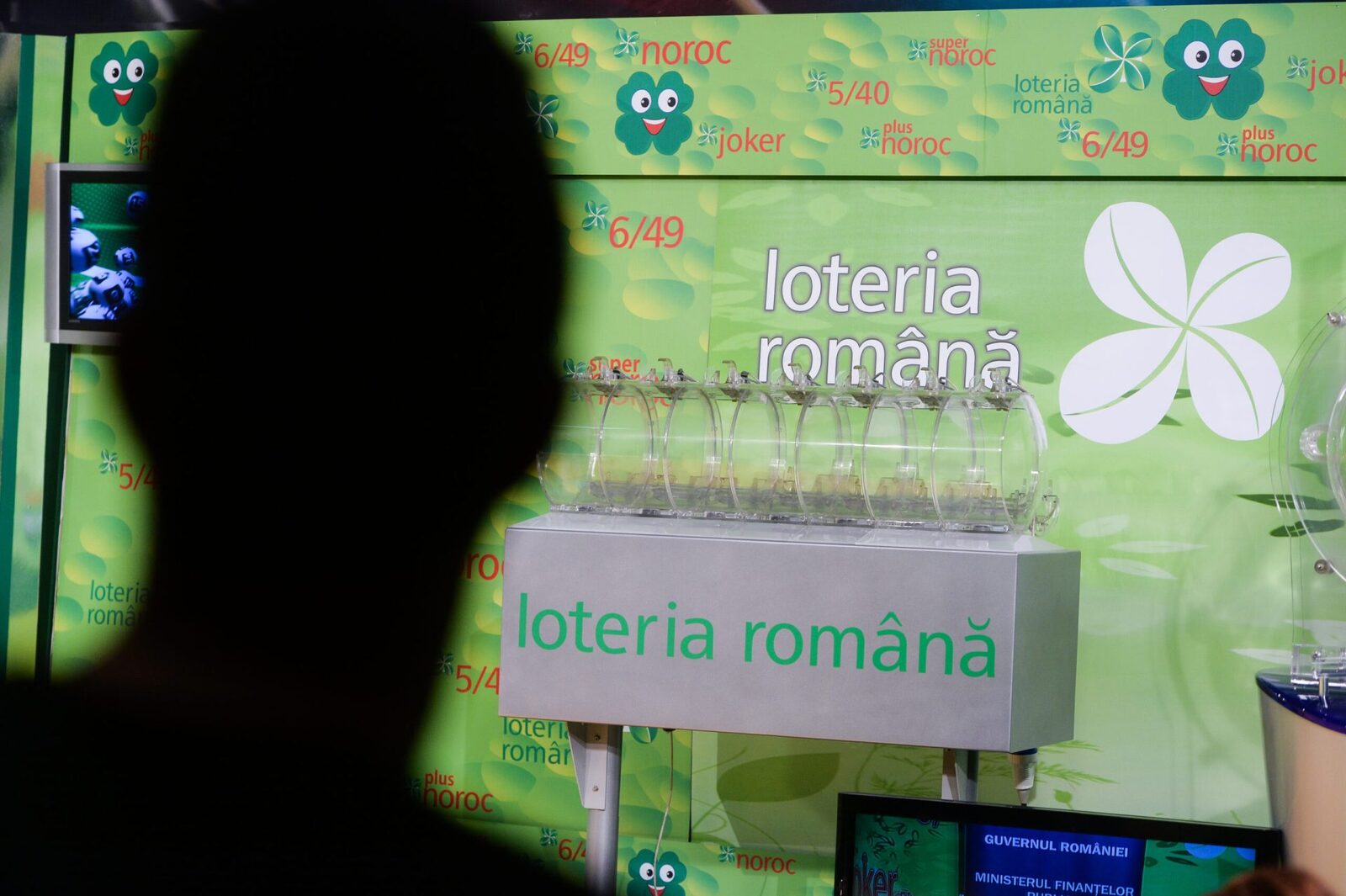 Loteria Română anunță că nu vor avea loc trageri joi, 9 aprilie, și duminică, 12 aprilie, în contextul suspendării programului normal, însă organizează în schimb două trageri speciale de Paști