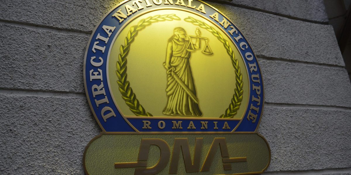 Șefi din DGASPC Argeș și CJ, trimiși în instanță de DNA Pitești