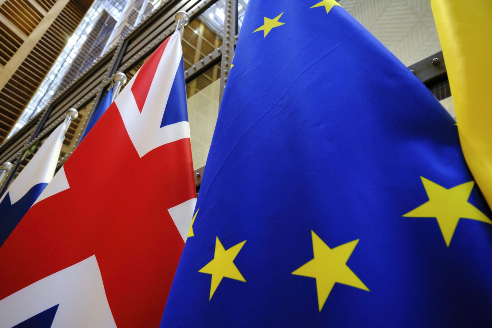 Marea Britanie forțează apropierea de UE: Reguli fără vot parlamentar