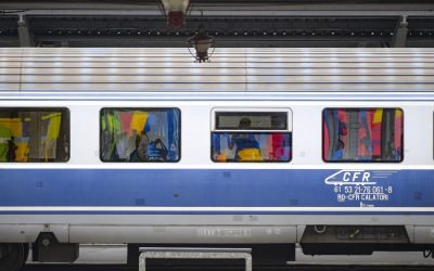 Copac pe șine: Trenurile blocate pe ruta Brașov-Sighișoara