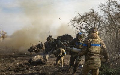 Eliberare șoc în Ucraina: Prizonieri ruși, cu steaguri albe, pe front!