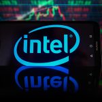 Intel, pe val: Cererea de procesoare AI propulsează compania spre record