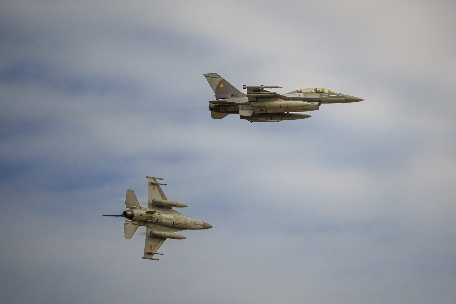 Alertă aeriană la Tulcea: Avioane F-16, pe cer după atacuri cu drone
