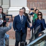 Începe procesul pentru moartea de pe platourile westernului Rust, cu Alec Baldwin