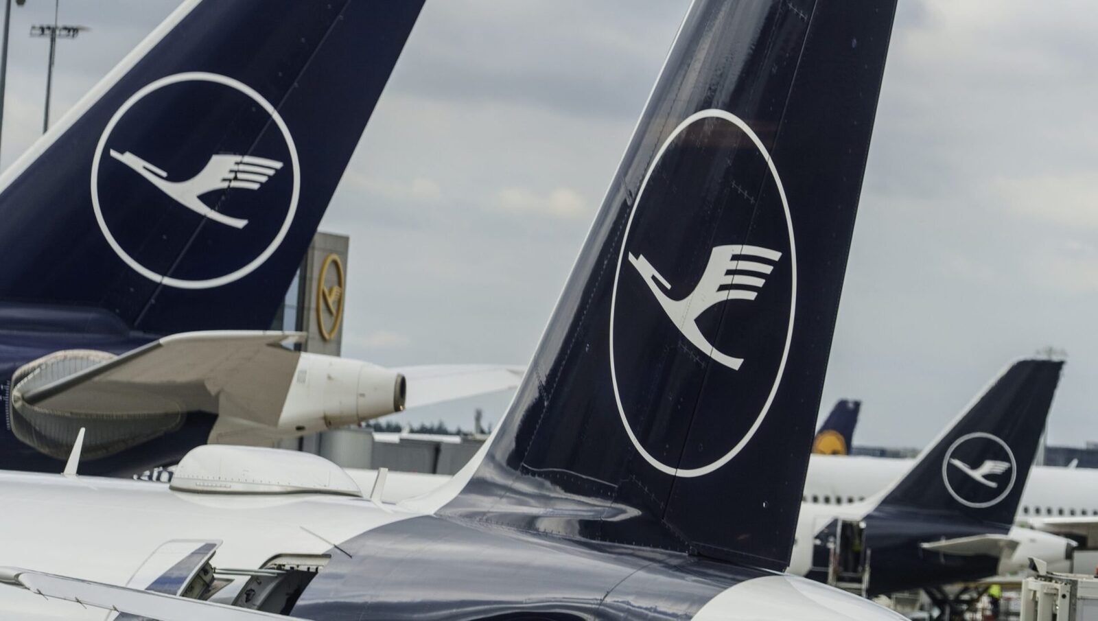 Grevă la Lufthansa: sute de români, blocați de Paște. Acasă, imposibil?