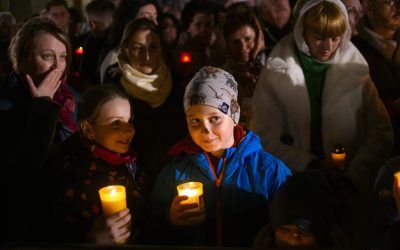 Majoritatea Românilor Se Pregătesc Să Petreacă Paștele Acasă și la Slujba de Înviere Aproximativ trei din patru români intenționează să participe la Slujba de Înviere în acest an, în timp ce un procent similar plănuiește să petreacă sărbătorile pascale acasă