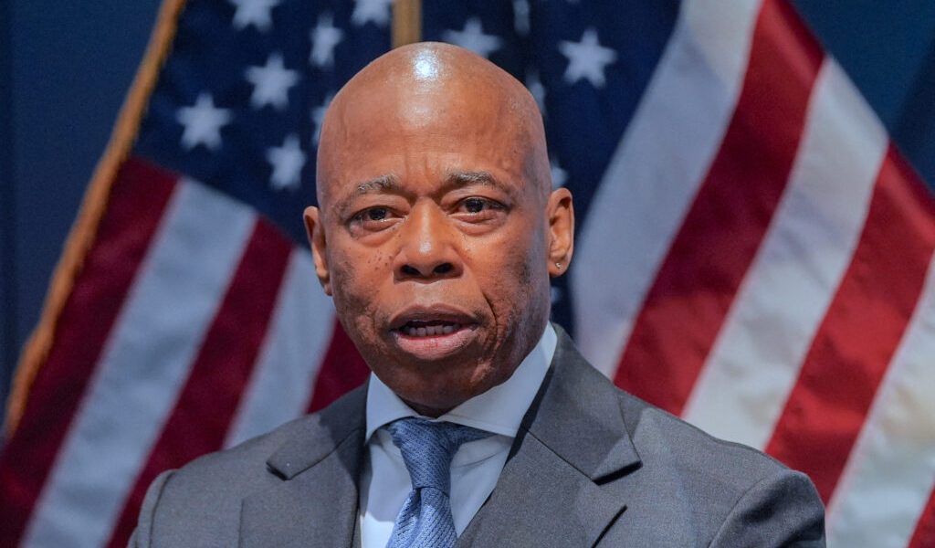 Eric Adams, fost primar NYC, primește cetățenia albaneză: ce se ascunde?