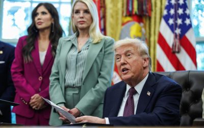 Nu ascultă consilieri, se enervează și improvizează: Gestul lui Donald Trump