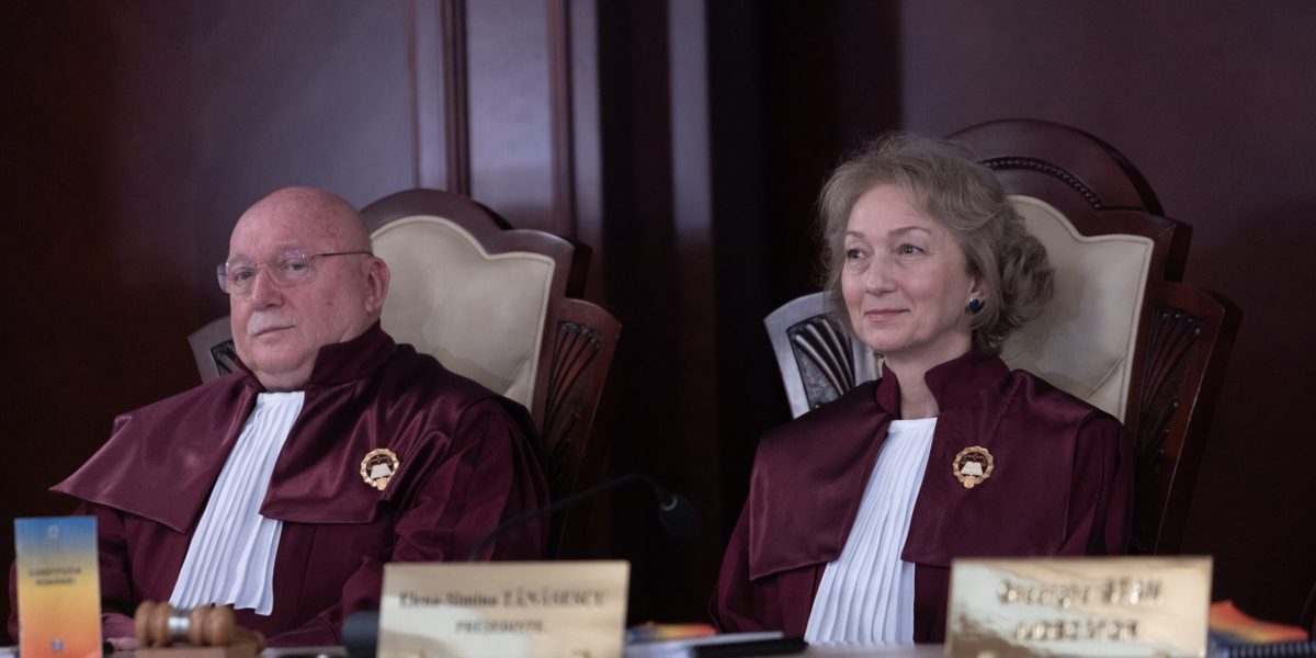 Democrația, sub asediu intern: Nu dușmanii externi o amenință, ci slăbiciunile ei