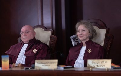 Democrația, sub asediu intern: Nu dușmanii externi o amenință, ci slăbiciunile ei