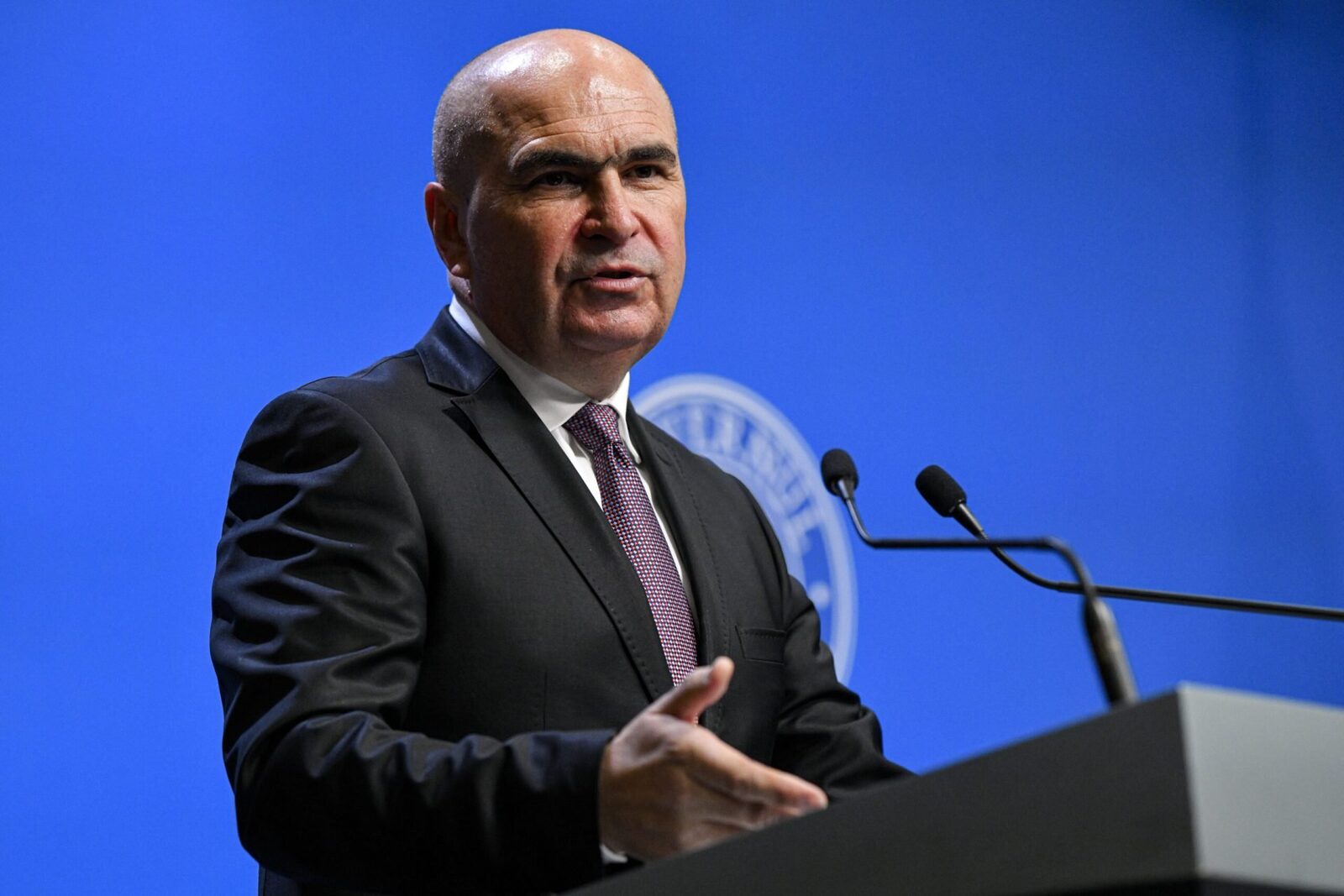 Șeful Guvernului și președintele Nicușor Dan au transmis mesaje de Paște pentru credincioșii din România, adresate în special comunităților catolice și protestante, marcând sărbătoarea cu urări de sănătate, liniște și bucurie alături de cei dragi