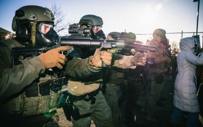 Un profesor universitar din Statele Unite a dezvoltat o aplicație cu inteligență artificială și o platformă web destinată să sprijine imigranții în a răspunde activităților Agenției pentru Imigrație și Vamă (ICE)