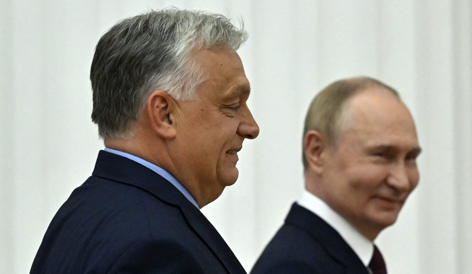 O serie de indicii recente sugerează o apropiere tot mai accentuată a prim-ministrului Ungariei, Viktor Orbán, de Federația Rusă, o mișcare care stârnește controverse puternice pe scena politică europeană și internă