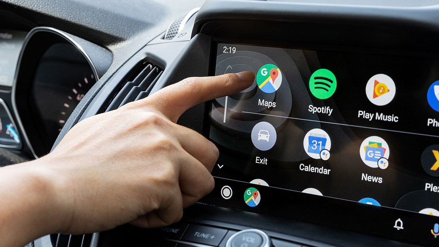 De la simplificare la eficiență: modul în care ajustările în Android Auto spun mai mult decât o mulțime de funcții noi Trecerile către un mod de utilizare mai ergonomnic al sistemului Android Auto au adus schimbări notabile în rutina de condus a utilizatorilor români