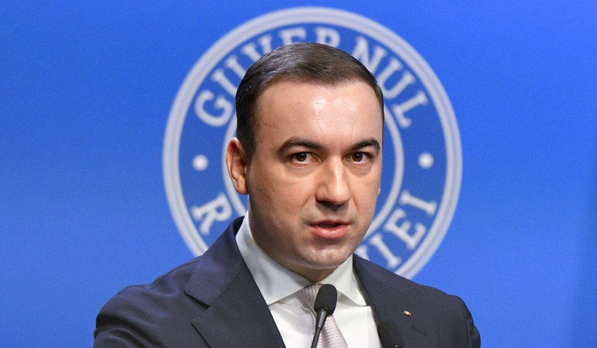 Prețul motorinei, afectat de războiul din Orientul Mijlociu: Prima zi cu acciza redusă Consumatorii români se confruntă cu fluctuații semnificative ale prețurilor la combustibil, pe fondul tensiunilor geopolitice din Orientul Mijlociu