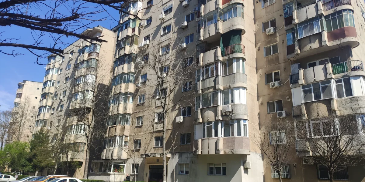 Blocul, facturi comune: Vecinii plătesc pentru scara comună, legal